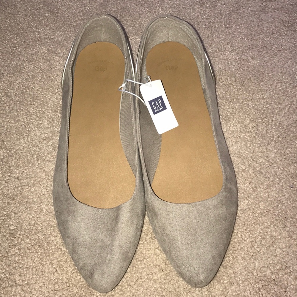 NWT Gap Suede Flats